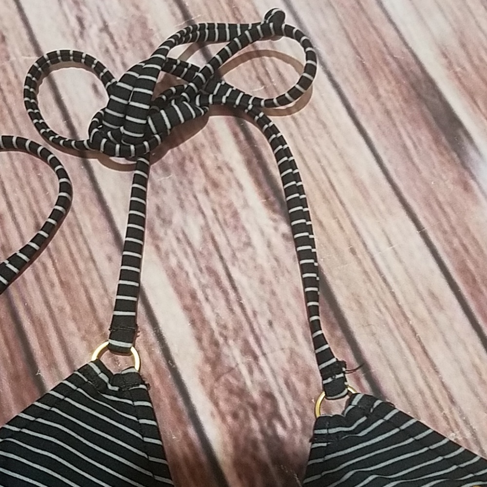 Bundle of 2 small swim tops - Picture 3 of 7